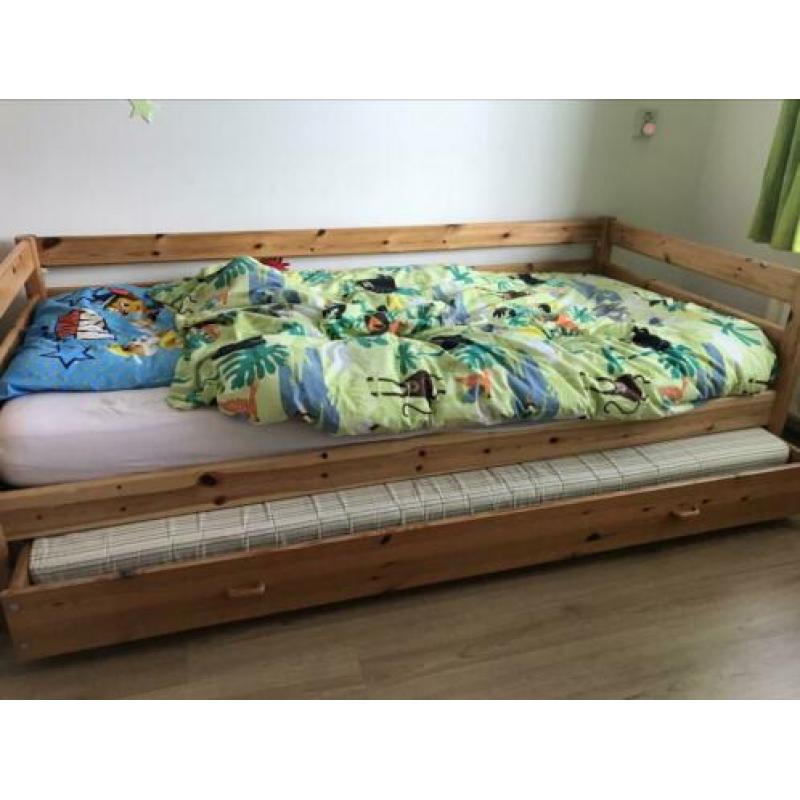 Te koop bed met onderschuifbed