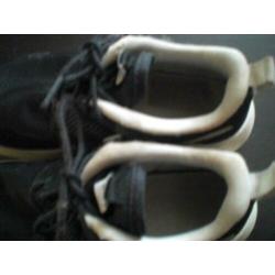 Mooie Zwarte NIKE sneakers. Maat 31.5