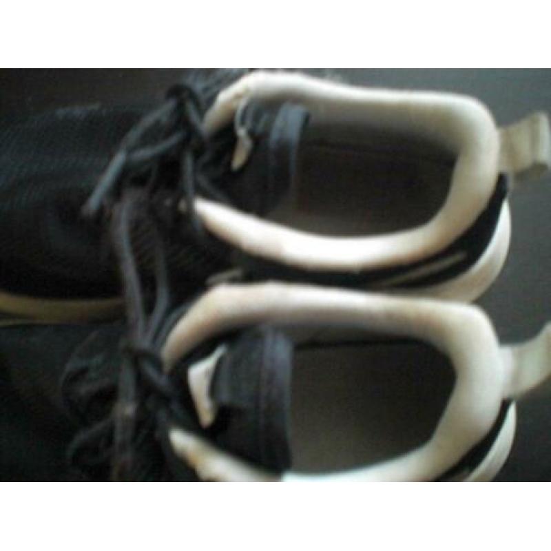 Mooie Zwarte NIKE sneakers. Maat 31.5