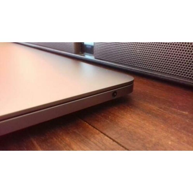 MacBook Pro 2017 / i5 / 8GB RAM / 128GB SSD Flash / 85 Cycli