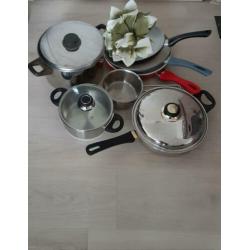 7 delige pannen set.