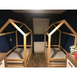 Houten kinderbed 2 stuks 80x170 cm met 2 lades. Incl matras