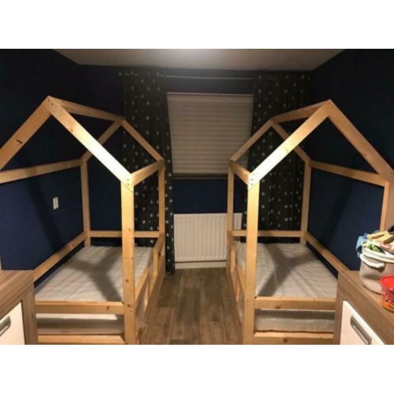 Houten kinderbed 2 stuks 80x170 cm met 2 lades. Incl matras
