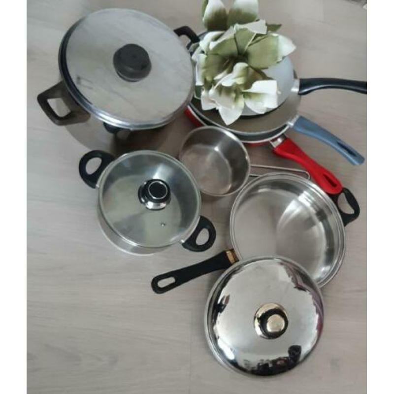 7 delige pannen set.