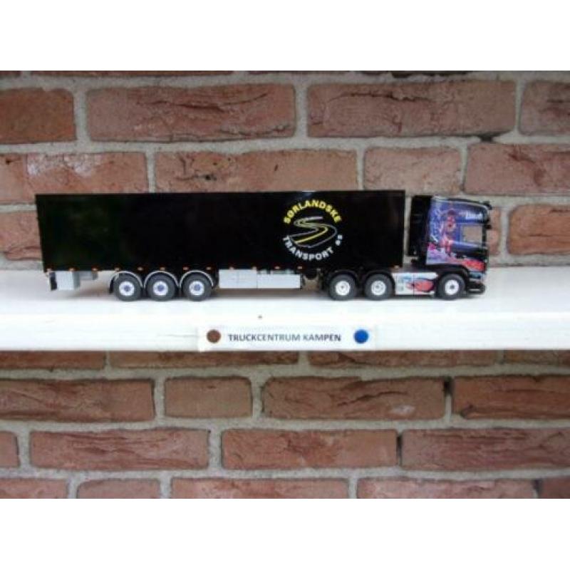Tekno Scania 6 x 4 van Second Bitch.