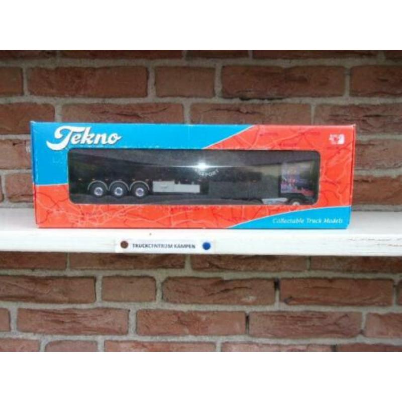 Tekno Scania 6 x 4 van Second Bitch.