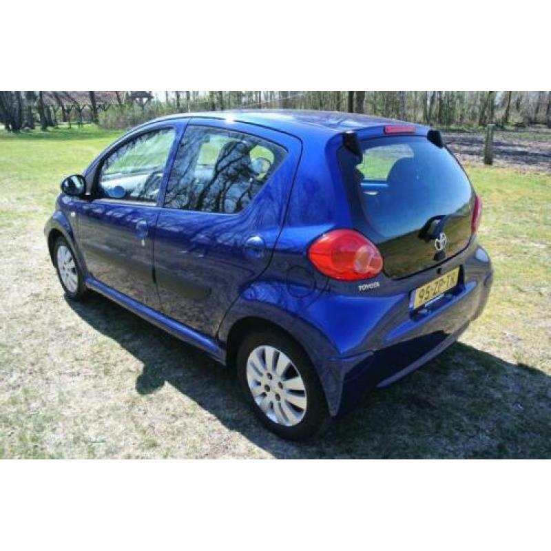 Toyota Aygo 1.0 12V Vvt-i 5DRS 2008 Blauw + winterbanden