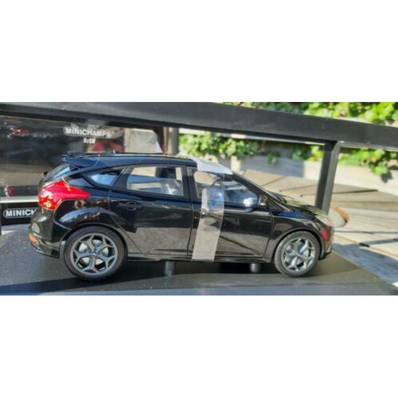 Ford focus st black 2011 minichamps