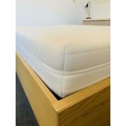 Tweepersoons bed (compleet met Aria matras) Hout 140x200