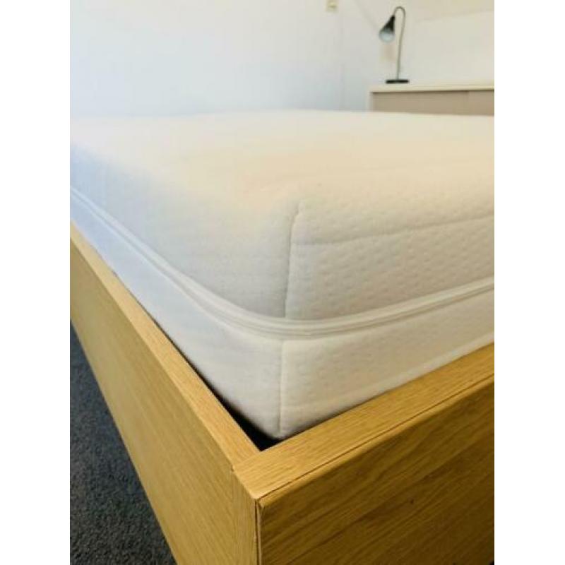 Tweepersoons bed (compleet met Aria matras) Hout 140x200