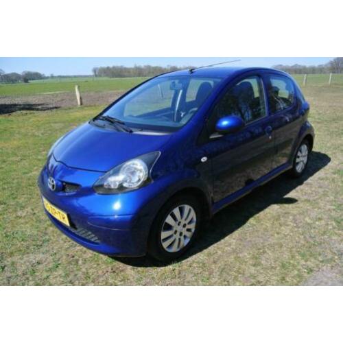 Toyota Aygo 1.0 12V Vvt-i 5DRS 2008 Blauw + winterbanden