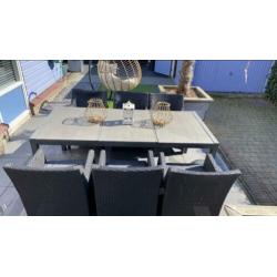 Tuintafel en 6 stoelen ,in goede staat,2,05 m x 0,96 m
