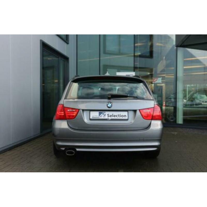 BMW 3 Serie Touring 318i Business Line / Navigatie