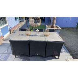 Tuintafel en 6 stoelen ,in goede staat,2,05 m x 0,96 m