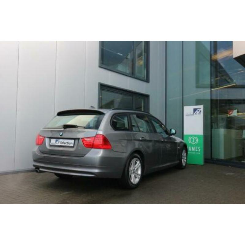 BMW 3 Serie Touring 318i Business Line / Navigatie