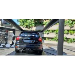 Ford focus st black 2011 minichamps