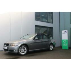 BMW 3 Serie Touring 318i Business Line / Navigatie