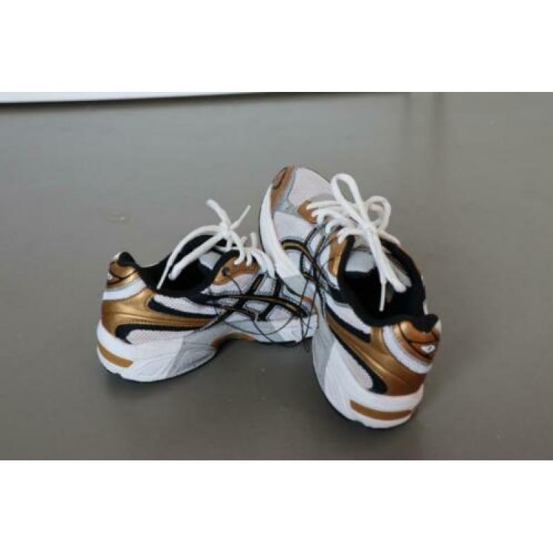 Asics schoenen. Maat 35,5