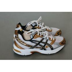 Asics schoenen. Maat 35,5