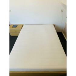 Tweepersoons bed (compleet met Aria matras) Hout 140x200