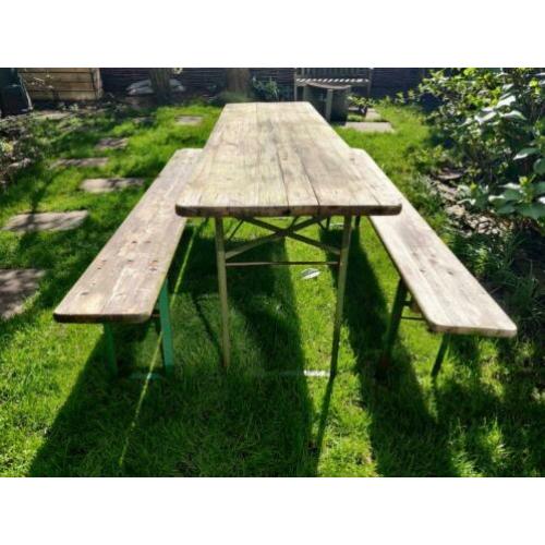 Biertafel en 2 banken