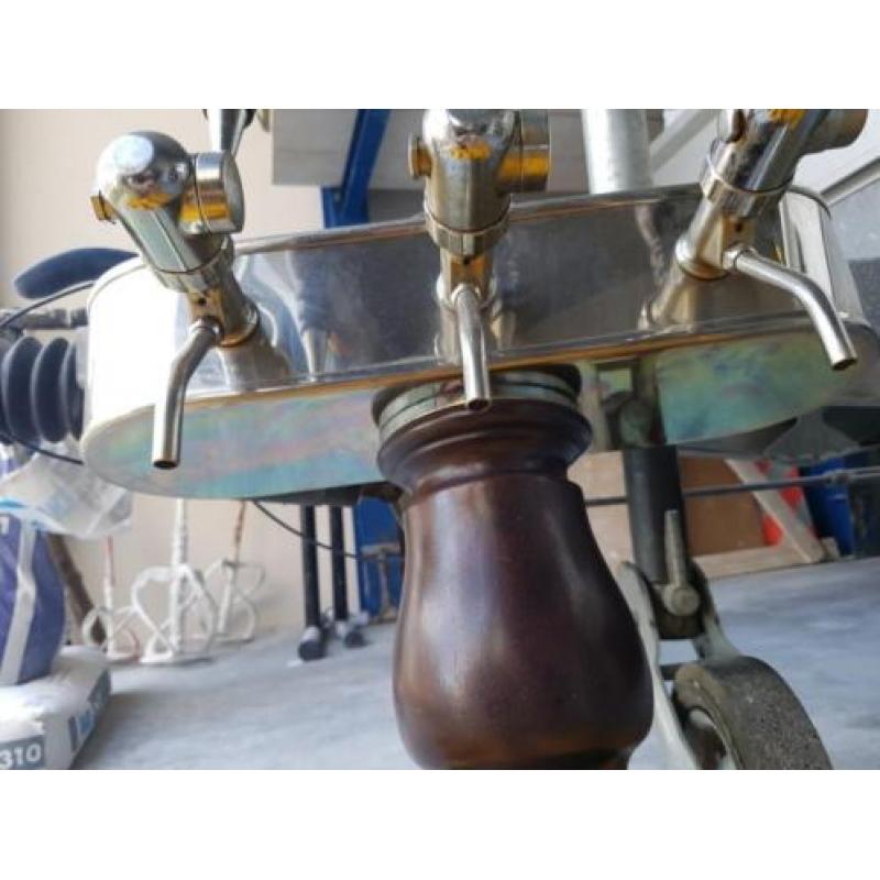 Oude antieke biertap