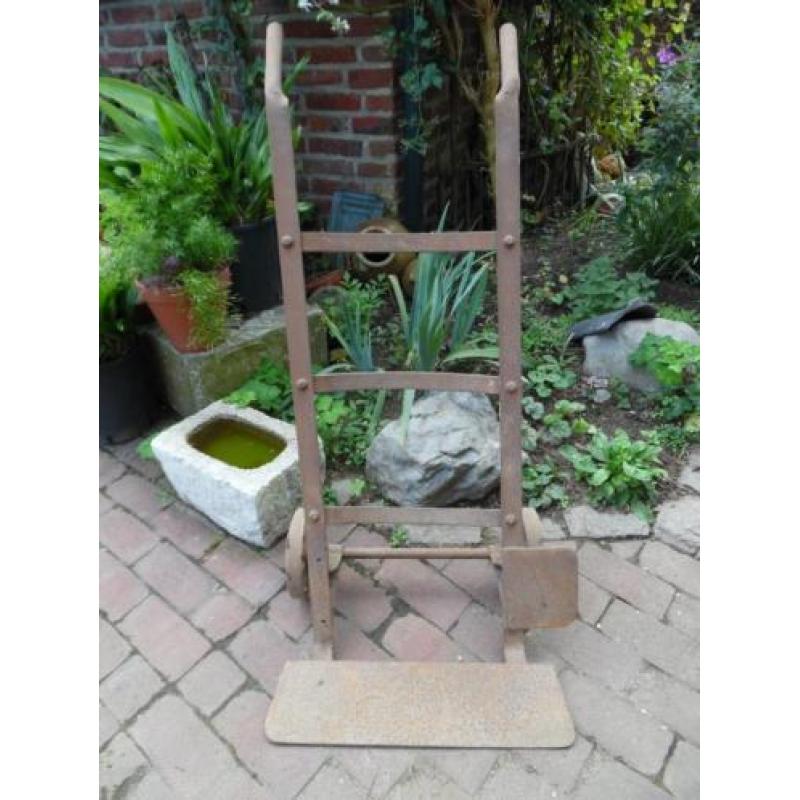 Oude ijzeren steekwagen,€45,00 afhalen.