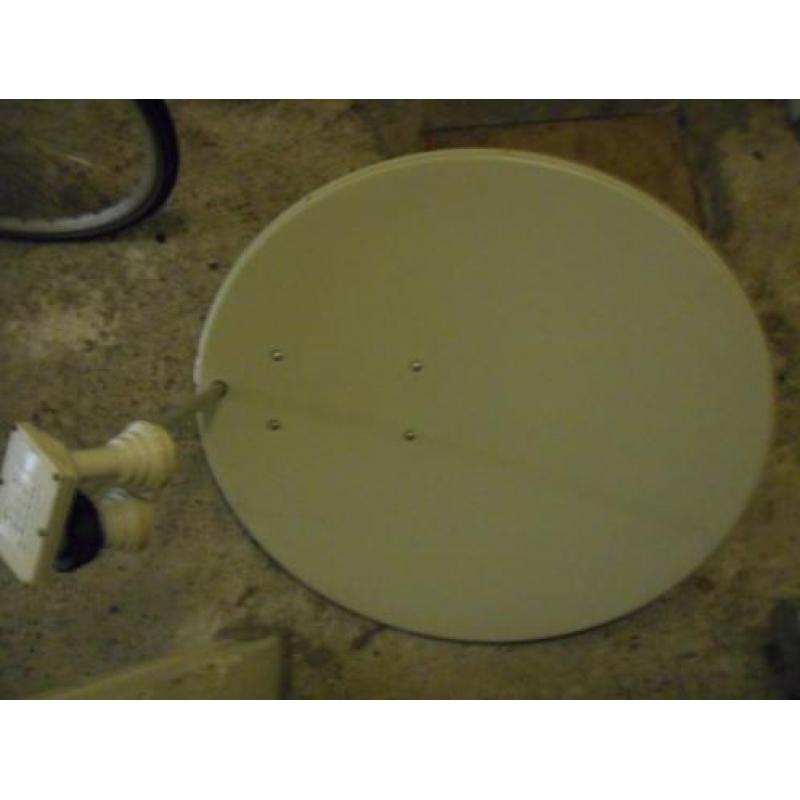Satelliet schotel set.