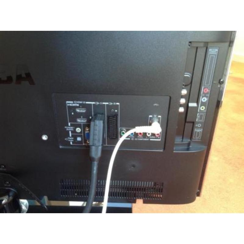 TOSHIBA LCD TV, type REGZA, diameter 80 cm