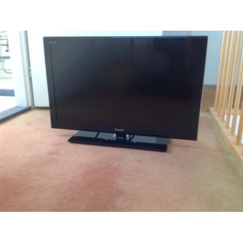 TOSHIBA LCD TV, type REGZA, diameter 80 cm