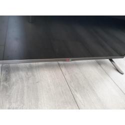 Vrijwel ongebruikte LG HD LED 32 Inch TV DVB S2 DVB C