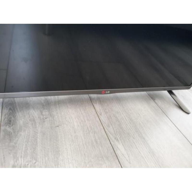Vrijwel ongebruikte LG HD LED 32 Inch TV DVB S2 DVB C