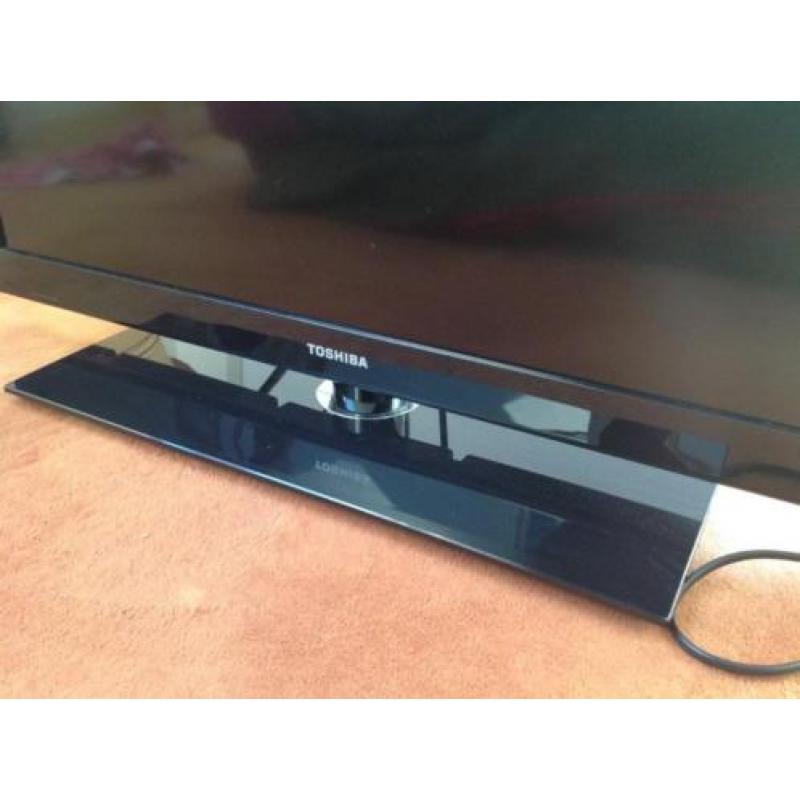 TOSHIBA LCD TV, type REGZA, diameter 80 cm