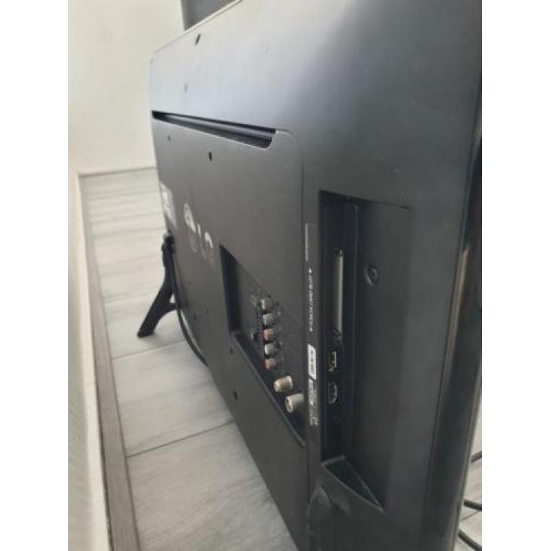 Vrijwel ongebruikte LG HD LED 32 Inch TV DVB S2 DVB C