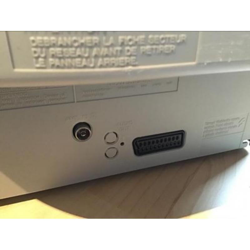 Sharp kleurentelevisie 14 inch, zilverkleurig, met teletekst
