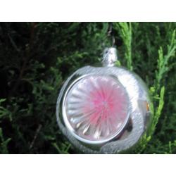 Vintage oude kerstbal zilveren deukbal roze deuk en glitters