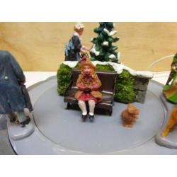 lemax Nanny strolls in the children park kerstdorp tafereel