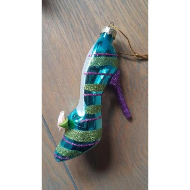 11 "kerstballen" ivorm van een dames schoen/ pump / kerst