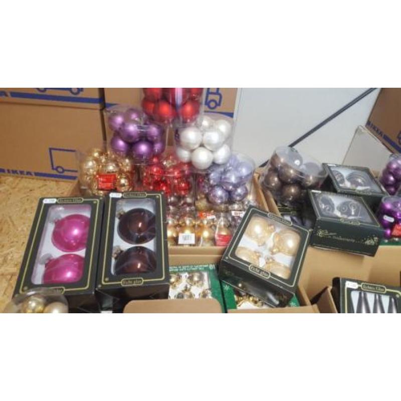 Partij 2 230 dozen kerstballen