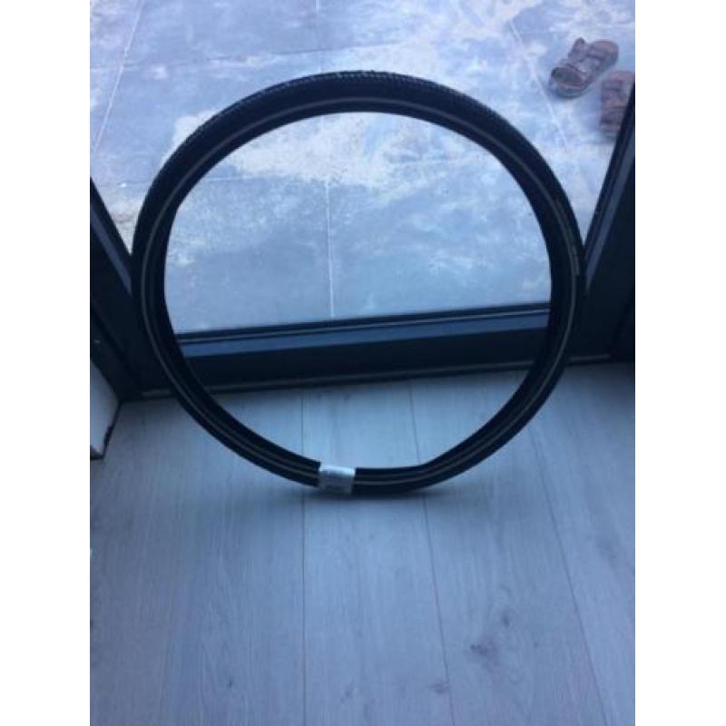 Vouwfiets samen met een nieuwe fietsband