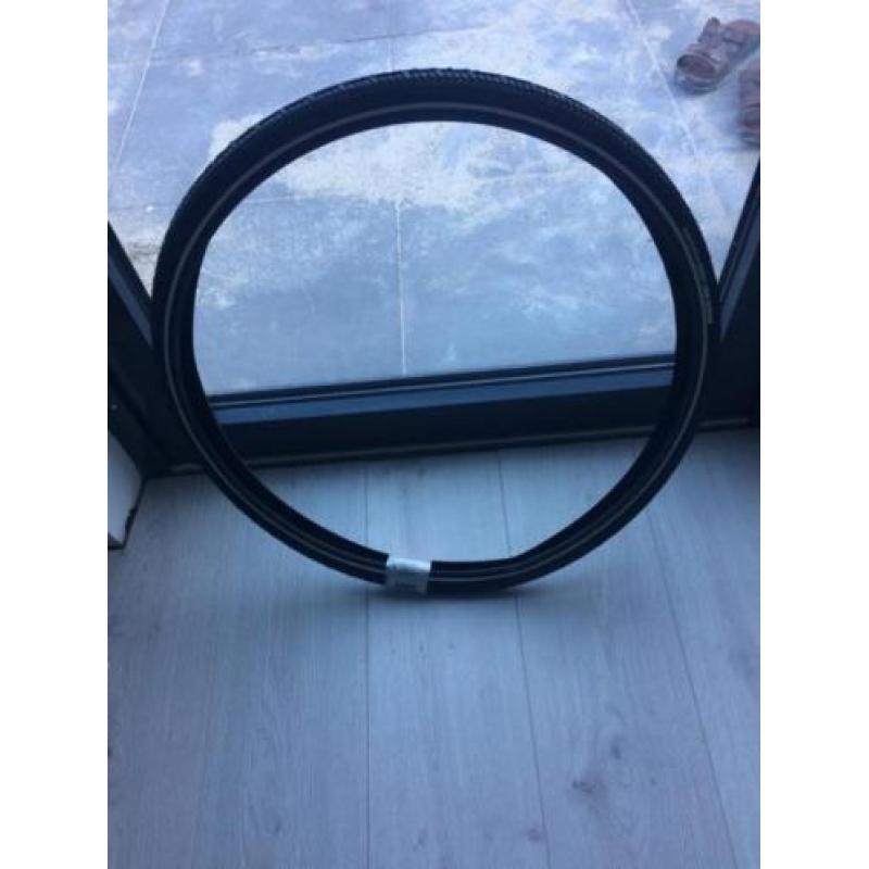 Vouwfiets samen met een nieuwe fietsband