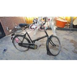 Vouwfiets samen met een nieuwe fietsband