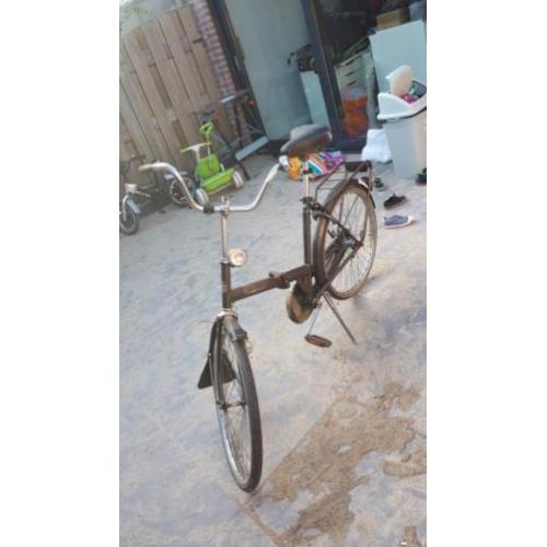Vouwfiets samen met een nieuwe fietsband