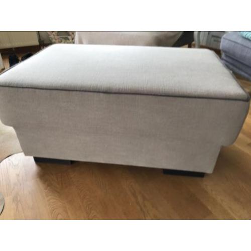 Te koop Hocker kleur Taupe
