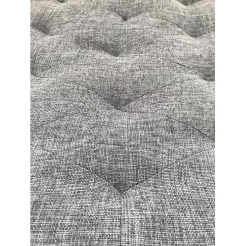 Prachtige grijze Hocker. Aanschafprijs €495 nu voor €95