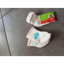 Nieuwe rompers mt 50,56 en 74,80 en sokjes