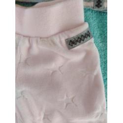 Lief setje zacht roze velours broekje en 't shirt stof truit