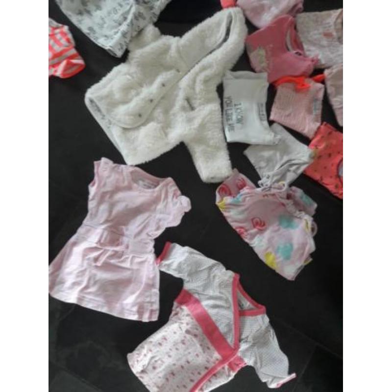 Kleertjes maat 50/56 meisje