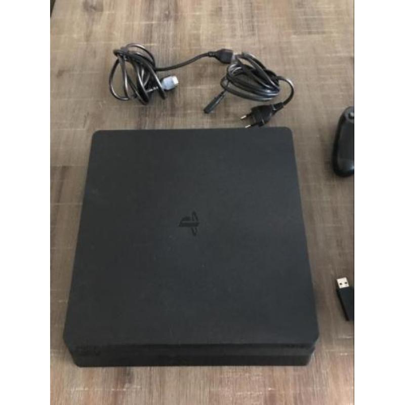 Te koop PlayStation 4 slim 1 TB