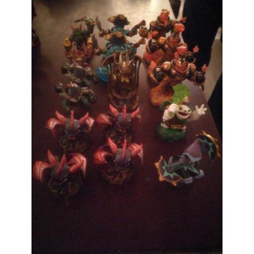 Skylanders poppetjes.